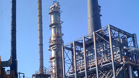 Greek privatization fund seeks consultant in sale of state's stake in HEL.PE refinery