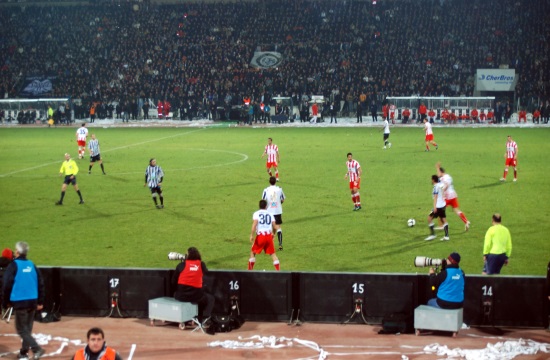 Hand grenade thrown against Greek Olympiacos soccer fan club