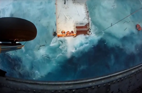 Dramatic rescue of 9 sailors from sinking ship by Hellenic Navy (video)