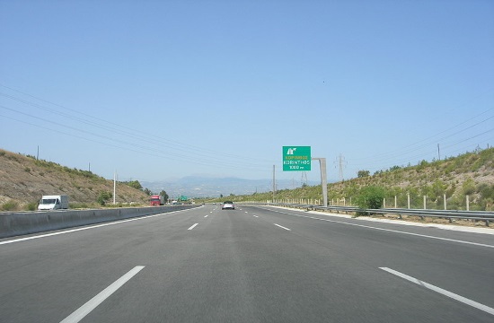 Protesting Greek farmers block Ionian Highway near Arta