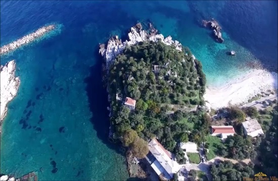 First snow falls on Mount Pelion in Greece right before Christmas (video)