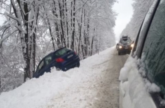 Χάος στις Γαλλικές Άλπεις: παγιδευμένα στο χιόνι 15.000 αυτοκίνητα