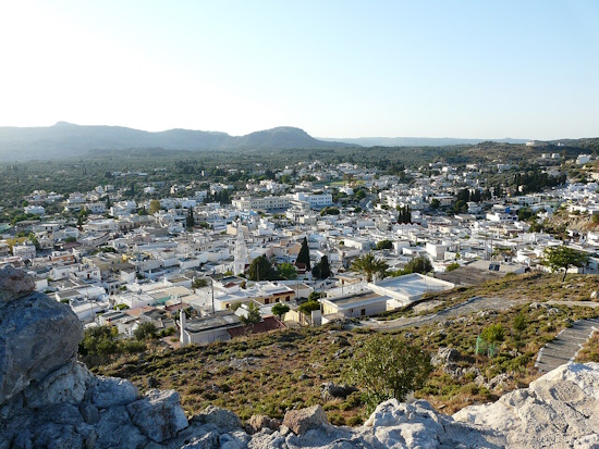 Από την Ποντώρεια στον Αρχάγγελο: Iστορικές, αρχαιολογικές και γλωσσολογικές όψεις στη Ρόδο