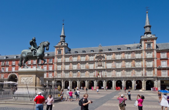 Ισπανικός τουρισμός | 33,2 εκατ. τουρίστες το α΄ 5μηνο, 43,2 δισ. ευρώ τα έσοδα