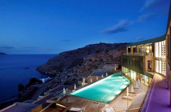 Telegraph: 3 ελληνικά ξενοδοχεία στα "must" για διακοπές παραλίας στην Ευρώπη
