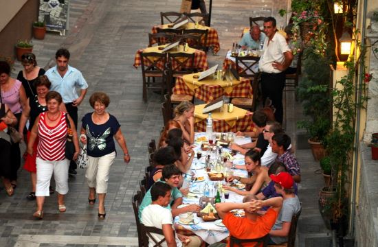 Ελληνικός τουρισμός: +7,3% ο κύκλος εργασιών στα καταλύματα και την εστίαση το β΄ τριμηνο
