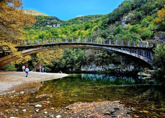 Ο δημοφιλής ταξιδιωτικός οδηγός της Γαλλίας Routard σε Ήπειρο και Θεσσαλία