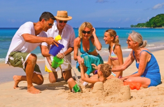 Βρετανικός τουρισμός: Το 54% των οικογενειών σχεδιάζουν να κάνουν διακοπές παρά την ακρίβεια