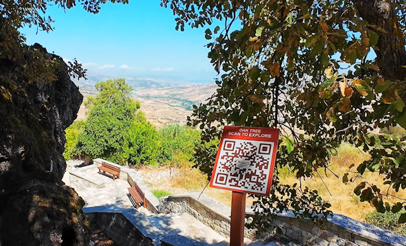 Κυπριακός τουρισμός | «Έξυπνος» προορισμός η Πάφος με την τοποθέτηση ψηφιακών πινακίδων