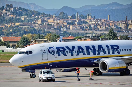 Τουρισμός | Ryanair: Μόνο μέσω εφαρμογής το check-in - καταργούνται τα γκισέ στα αεροδρόμια