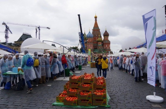Όμιλος Μουζενίδη: Στα Ρεκόρ Guinness η ελληνική σαλάτα στην Κόκκινη Πλατεία της Μόσχας