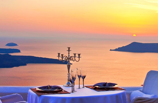 Στη Σαντορίνη 2 από τα 16 καλύτερα σημεία στον κόσμο για ρομαντικό δείπνο