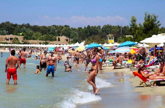 Ελληνικός τουρισμός: Οι Γερμανοί και οι Γάλλοι εκτόξευσαν τις εισπράξεις τον Αύγουστο