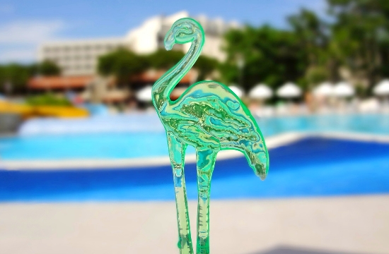 hotel_tourists_pixabay_887052879