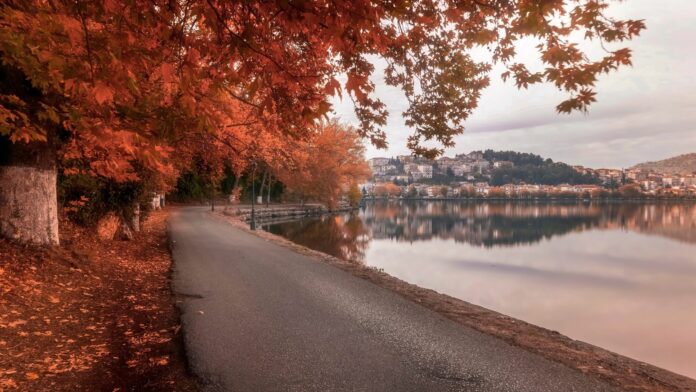 Autumn,Mood,In,Kastoria,Lake,Greece