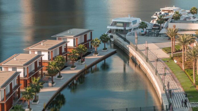 Small,Luxury,Houses,Near,Canal,With,Yachts,And,Palms,And